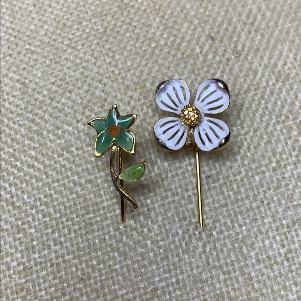 2 lapel hat pins